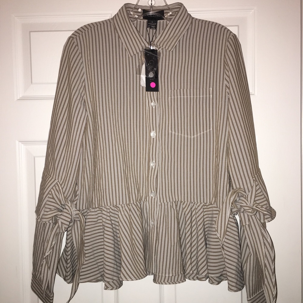 GRACIA Button Down Ruffle Sleeve Top Large NWT
